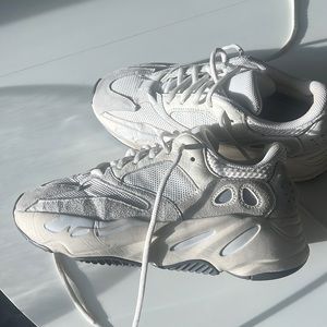 Yeezy women’s shoe size 8